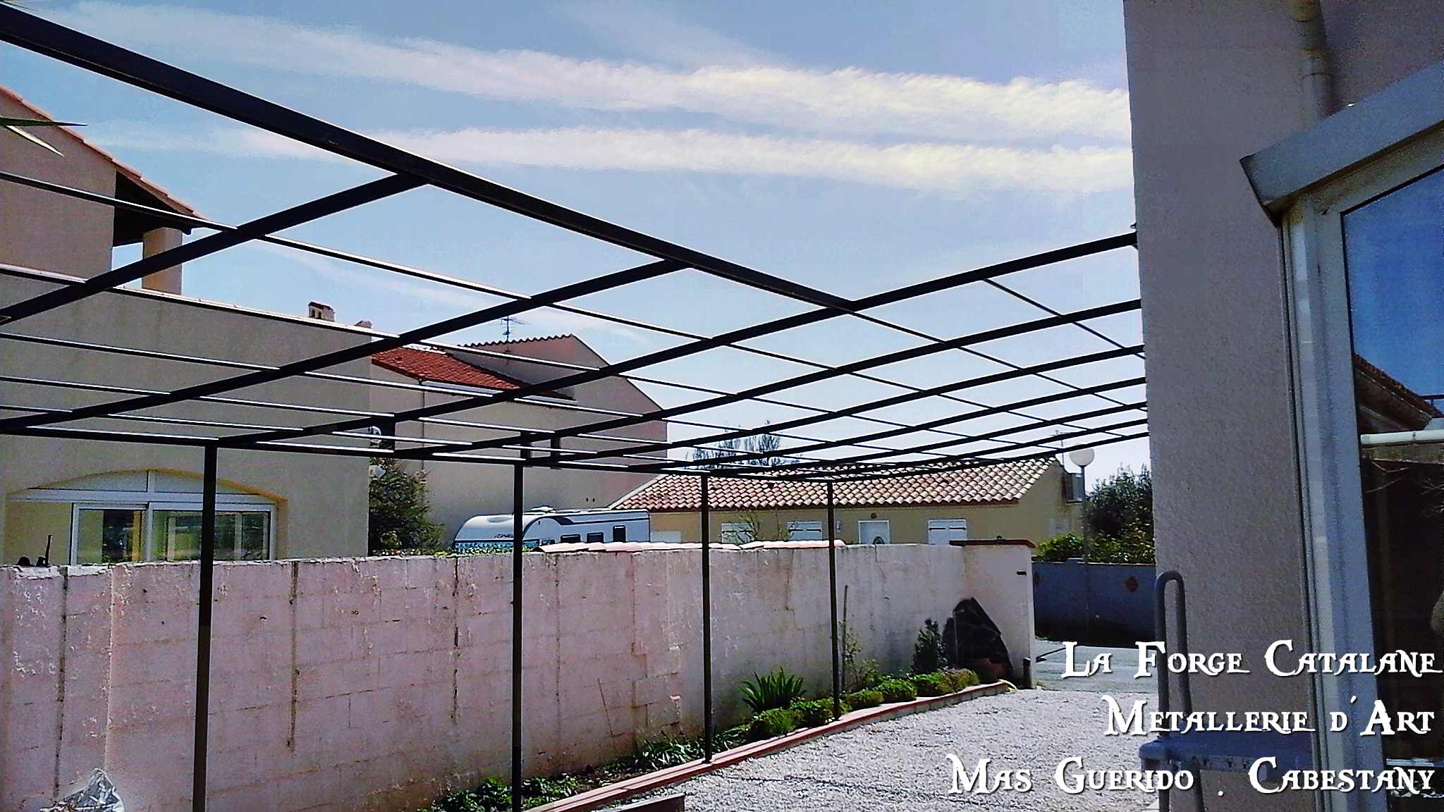 pergola demi chapeau gendarme filants rond abris voiture fer Forge Catalane Cabestany (4).jpg